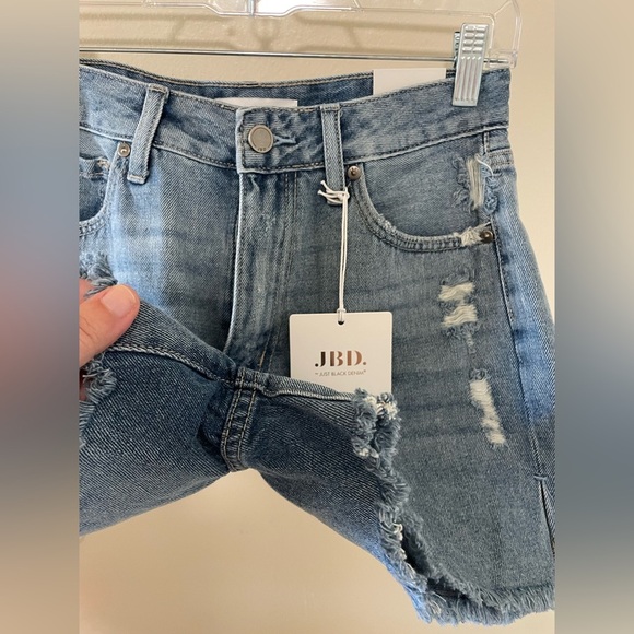 ✨NWT Women’s JBD Denim Distressed Shorts Size S - Picture 3 of 11